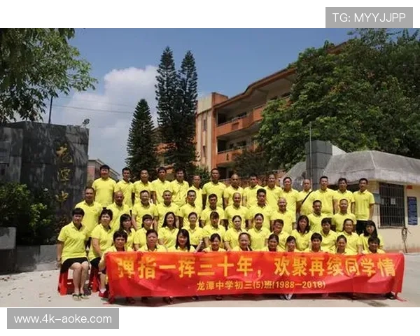 徐建华夫妇每日骑行至龙潭中湖打球,以球会友乐在其中